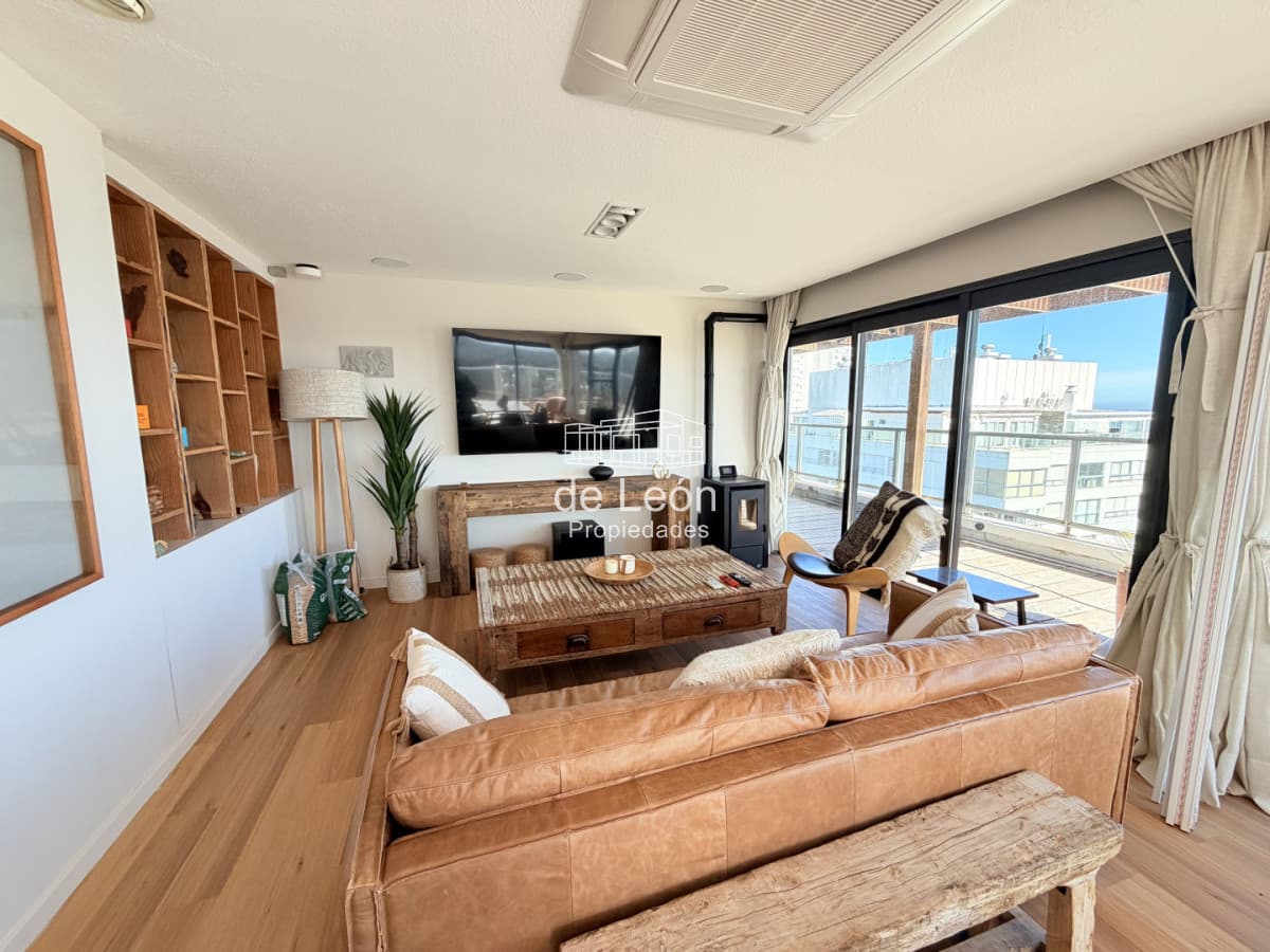 Alquiler Apartamento 4 dormitorios. Playa mansa, Punta del Este