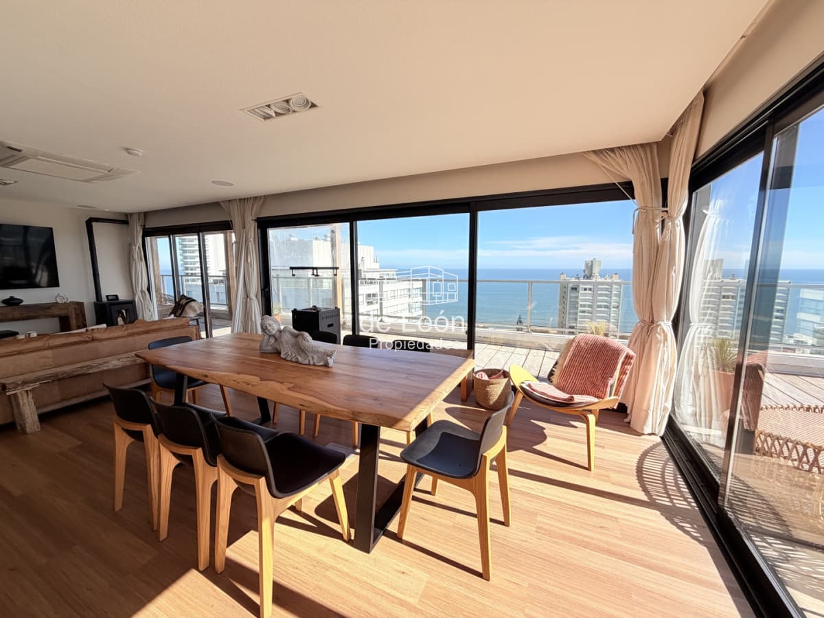 Alquiler Apartamento 4 dormitorios. Playa mansa, Punta del Este