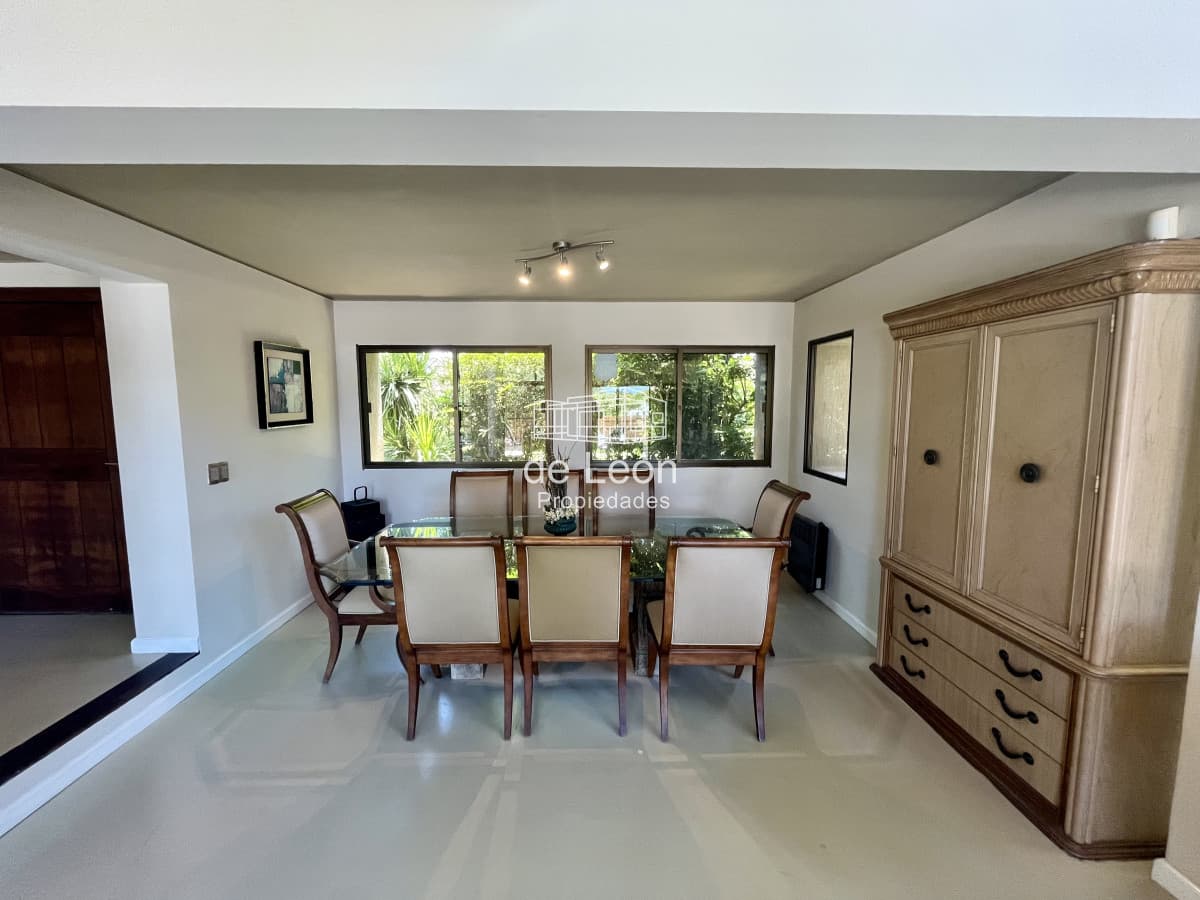 Alquiler anual casa 5 dormitorios playa brava Punta del Este