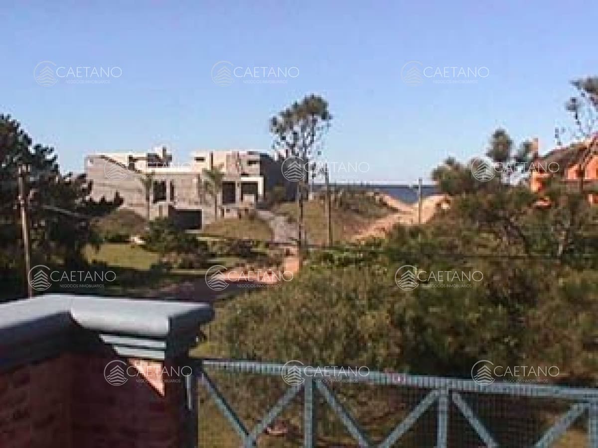 CASA EN PROPIEDAD HORIZONTAL, EN ZONA DE TIO TOM