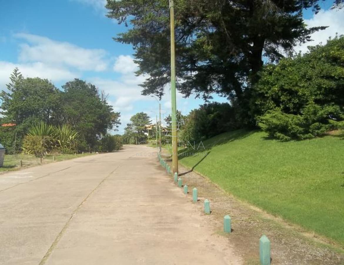Exelente terreno en solanas, zona recidencial,