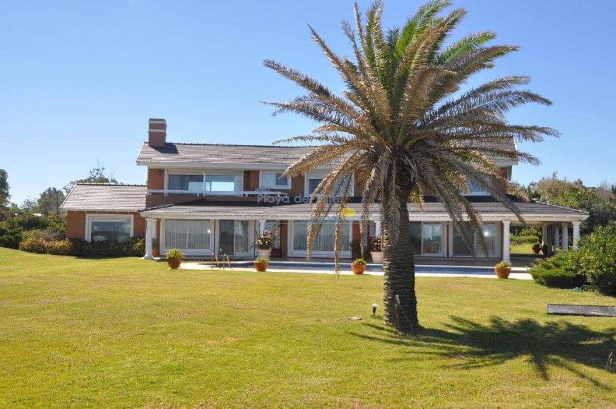 Hermosa casa en primra linea del mar, playa solanasCasa en Solanas - Punta Ballena - Inmobiliaria Playa del Este