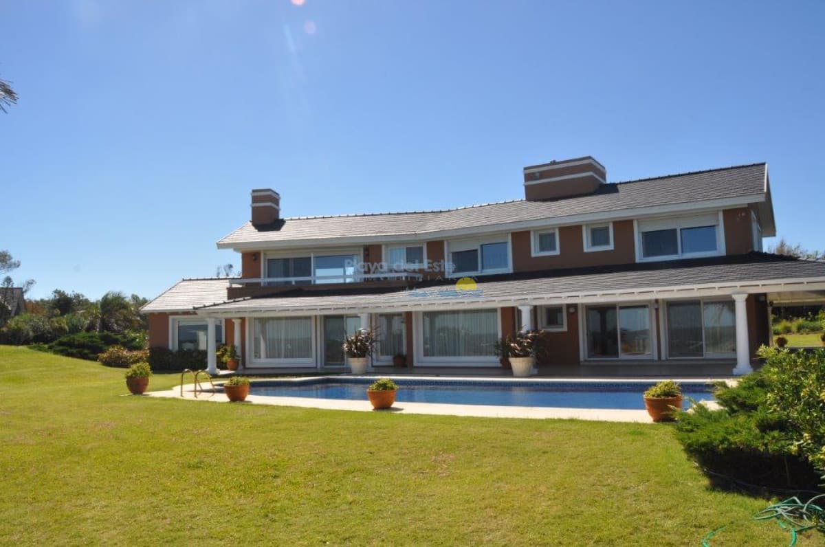 Hermosa casa en primra linea del mar, playa solanasCasa en Solanas - Punta Ballena - Inmobiliaria Playa del Este