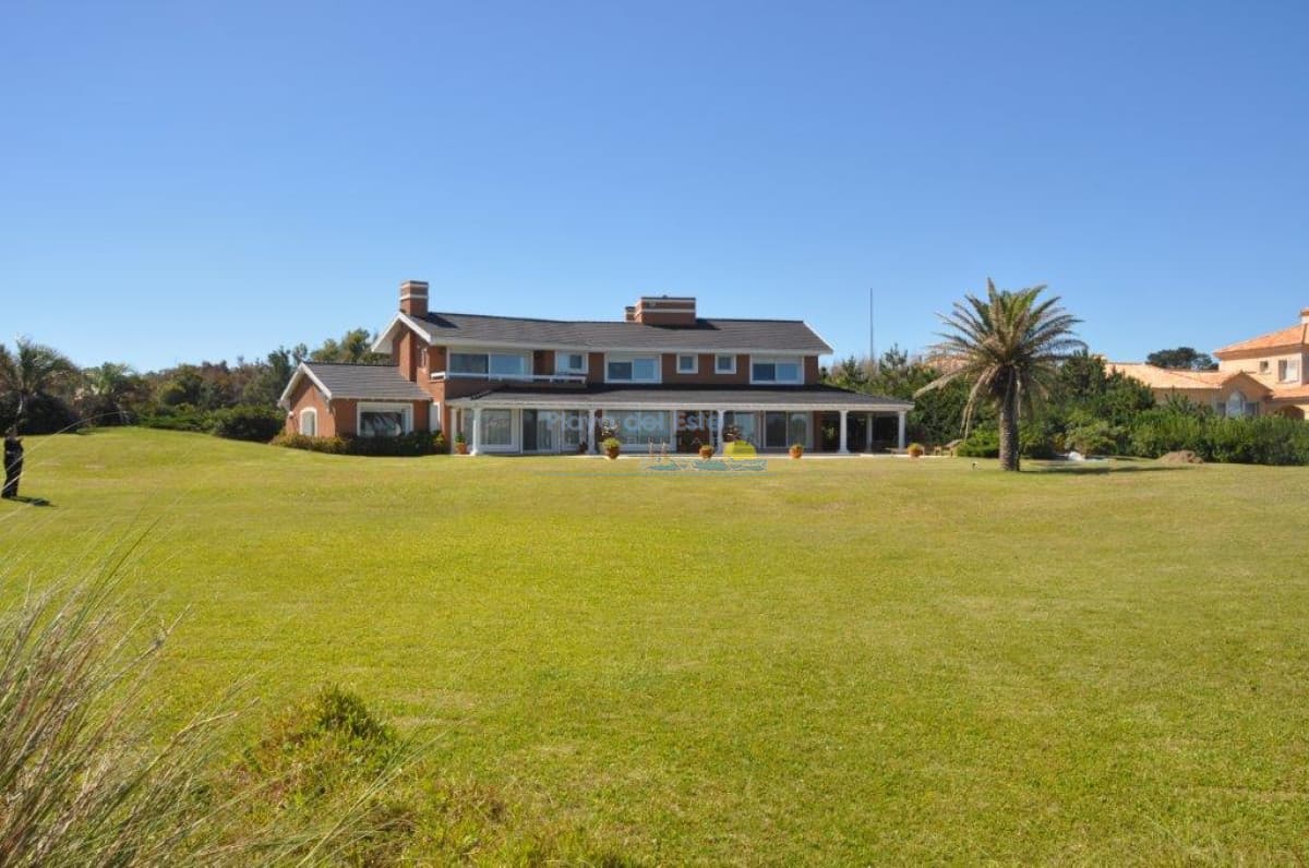 Hermosa casa en primra linea del mar, playa solanasCasa en Solanas - Punta Ballena - Inmobiliaria Playa del Este