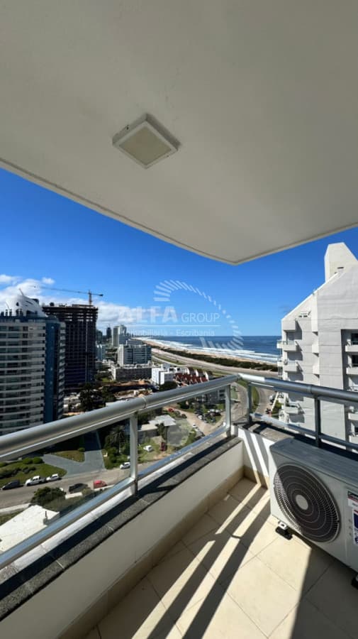 Apartamento en alquiler, con parrillero propio en Punta del Este