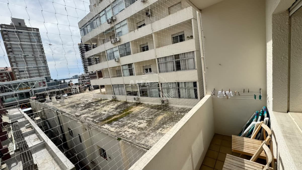 MONOAMBIENTE EN EDIFICIO PUNTA DEL ESTE