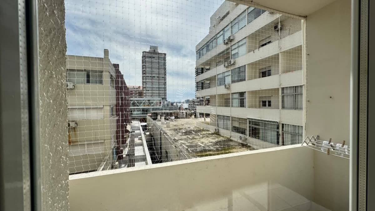 MONOAMBIENTE EN EDIFICIO PUNTA DEL ESTE
