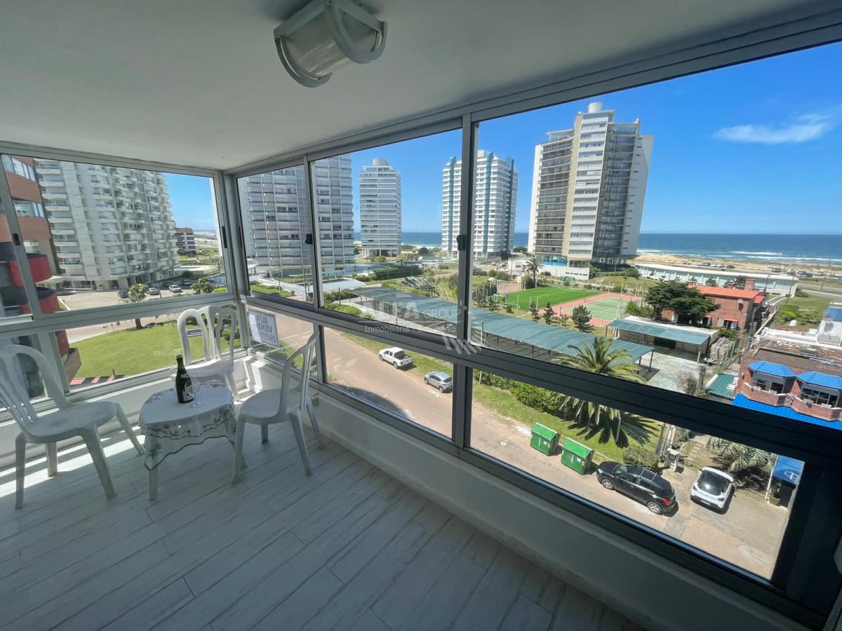 oportunidad en playa brava !!! apartamento con parrillero propio
