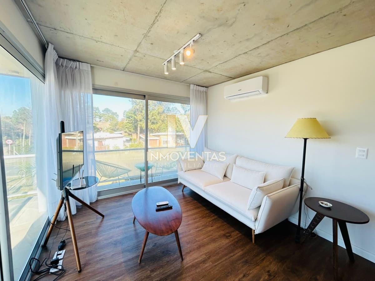Apartamento en venta y alquiler anual 2 Dormitorios , Playa Mansa, Punta del este
