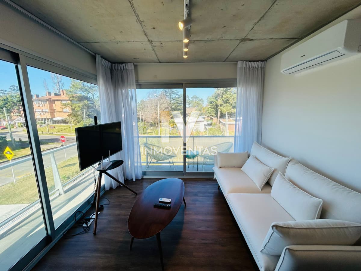 Apartamento en venta y alquiler anual 2 Dormitorios , Playa Mansa, Punta del este