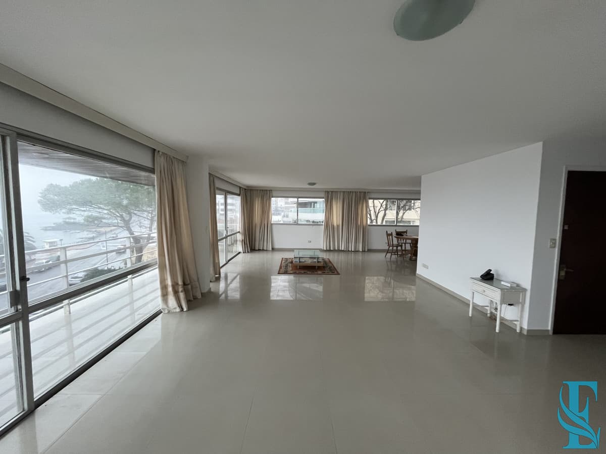Apartamento en venta, puerto Punta del Este.