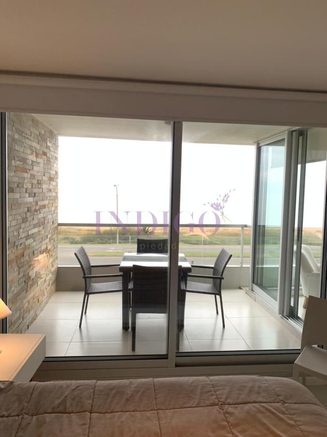 Apartamento enfrente a la playa mansa, 2 dormitorios mas dependencia, piscina y parillero!! - Indigo Propiedades