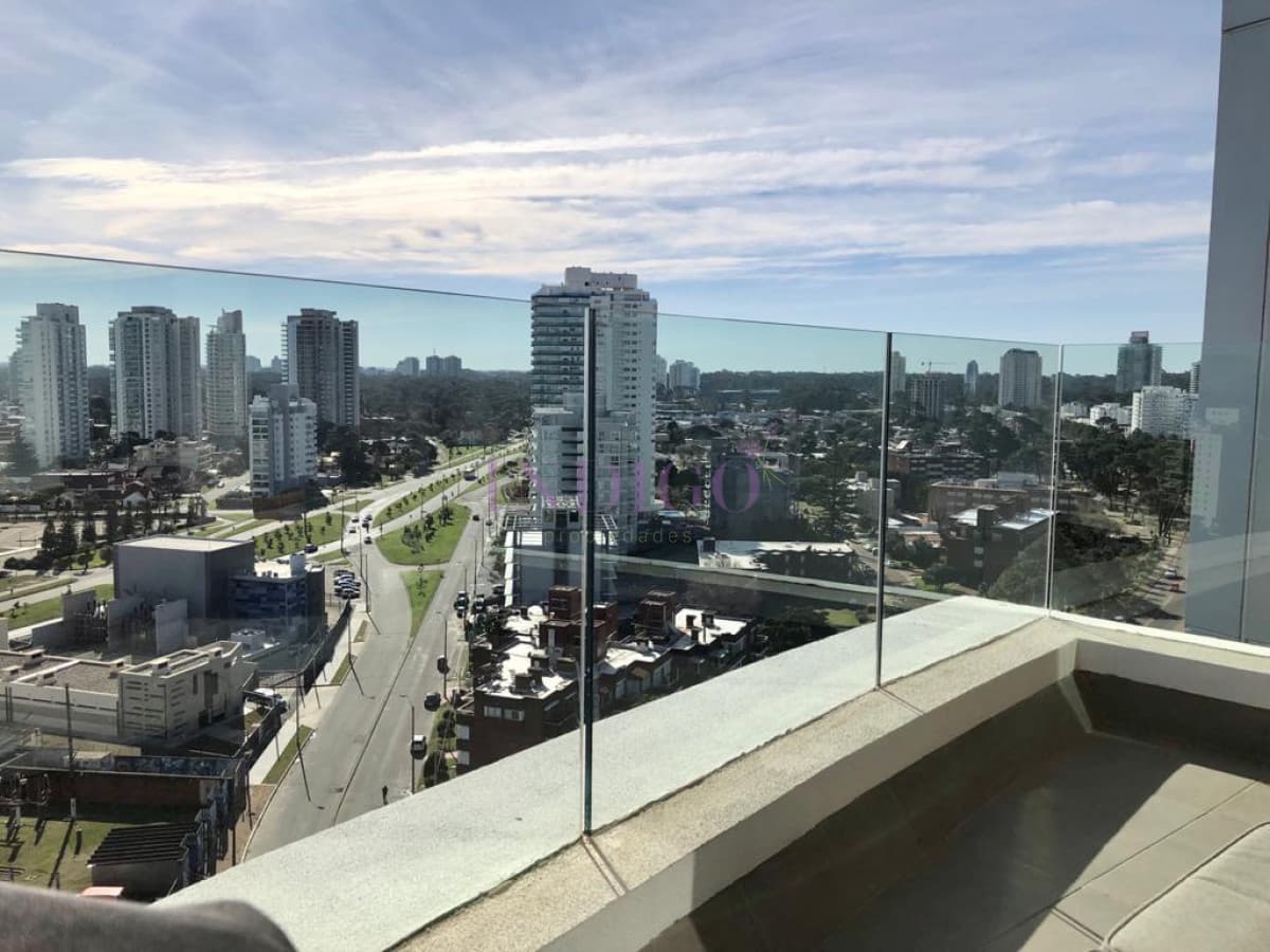 Apartamento en Punta del Este, muy bien equipado en torre full amenities - Indigo Propiedades
