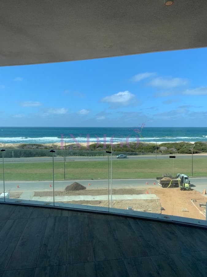 Espectacular departamento en venta a estrenar frente a playa Brava. - Indigo Propiedades