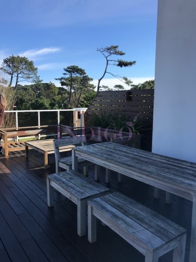 Excelente departamento en venta y alquiler en la zona mas linda de la playa Brava. - Indigo Propiedades