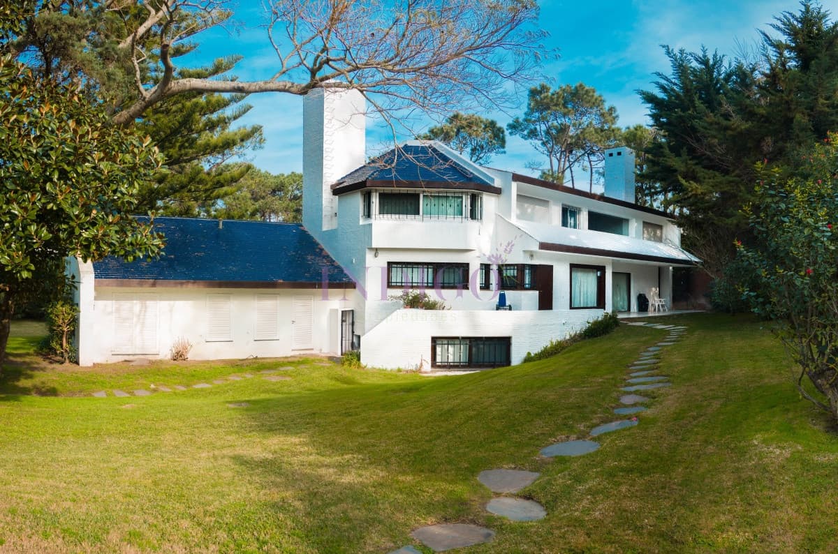 Venta en barrio  San Rafael, zona ideal para vivir todo el año. - Indigo Propiedades