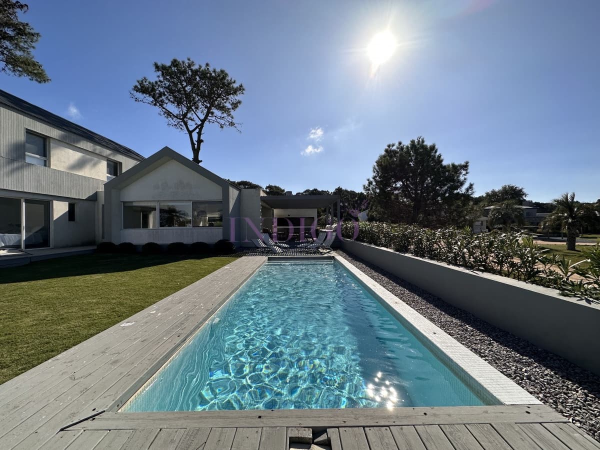 En venta y alquiler en Pinar del Faro, Jose Ignacio 5 dormitorios. - Indigo Propiedades