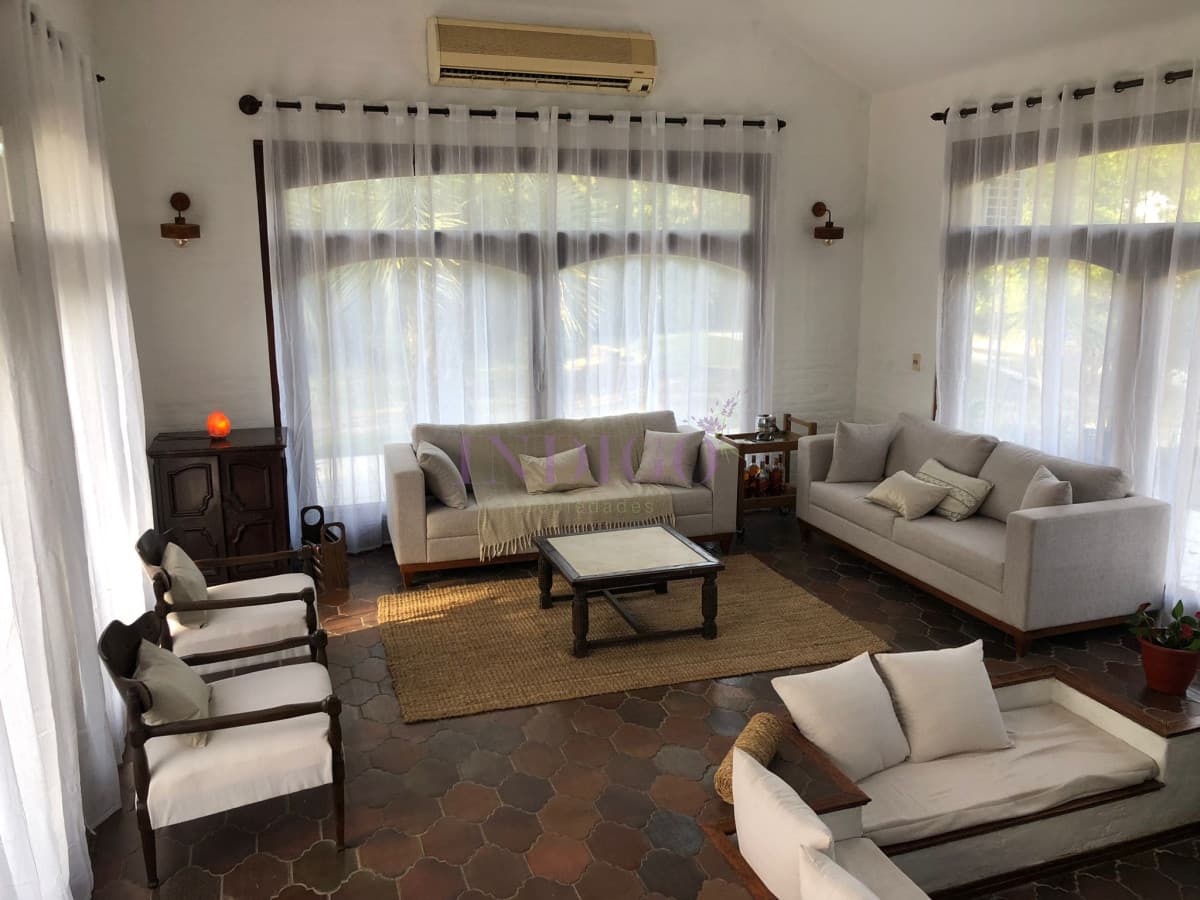 En venta amplia casa en Punta del Este, parrillero y piscina! - Indigo Propiedades
