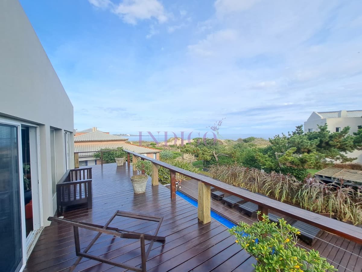 Hermosa, aplia y luminosos casa en Tio Tom en Venta. Amplios ambientes, piscina, parrillero, canchas y buenas vistas! - Indigo Propiedades