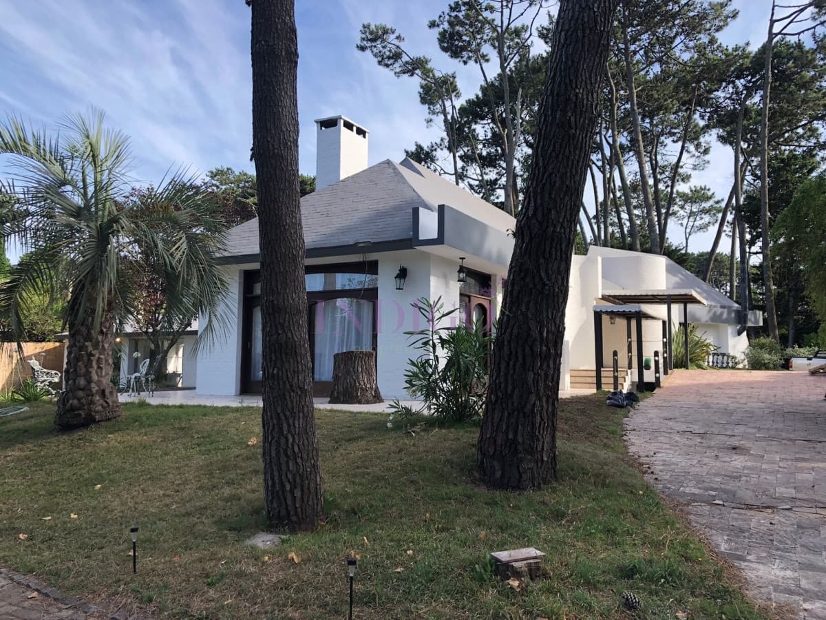 En venta amplia casa en Punta del Este, parrillero y piscina! - Indigo Propiedades