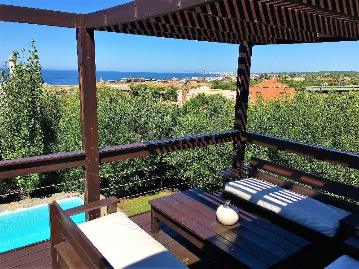Espectacular casa en venta y alquiler con toda la vista al mar en la zona mas exclusiva de Punta del Este. - Indigo Propiedades