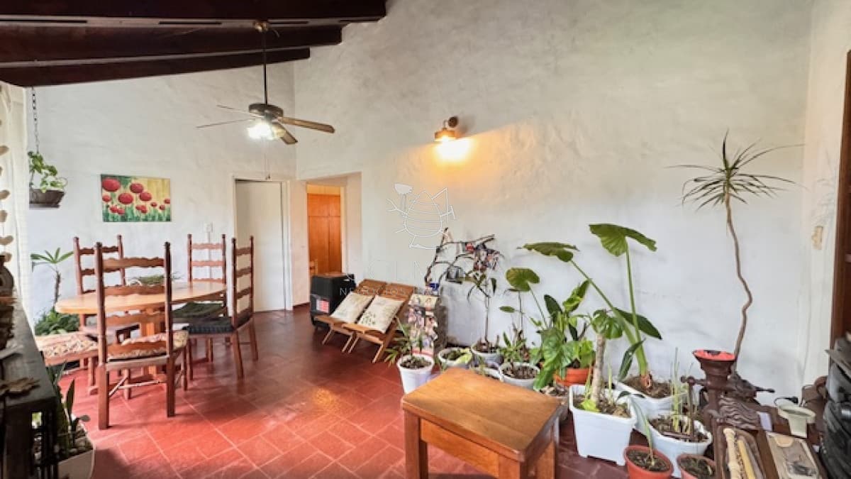 Casa cerca de colegio en pinares - se permuta por chacra.