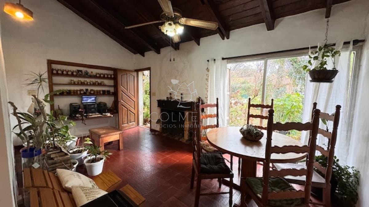 Casa cerca de colegio en pinares - se permuta por chacra.