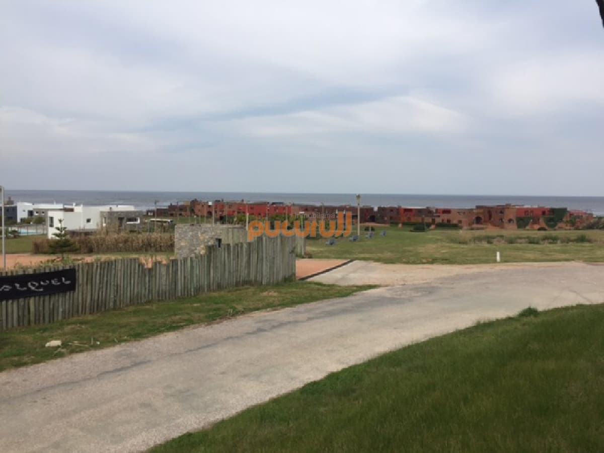 Terreno 460 m2 con una ubicación excelente y con vista.