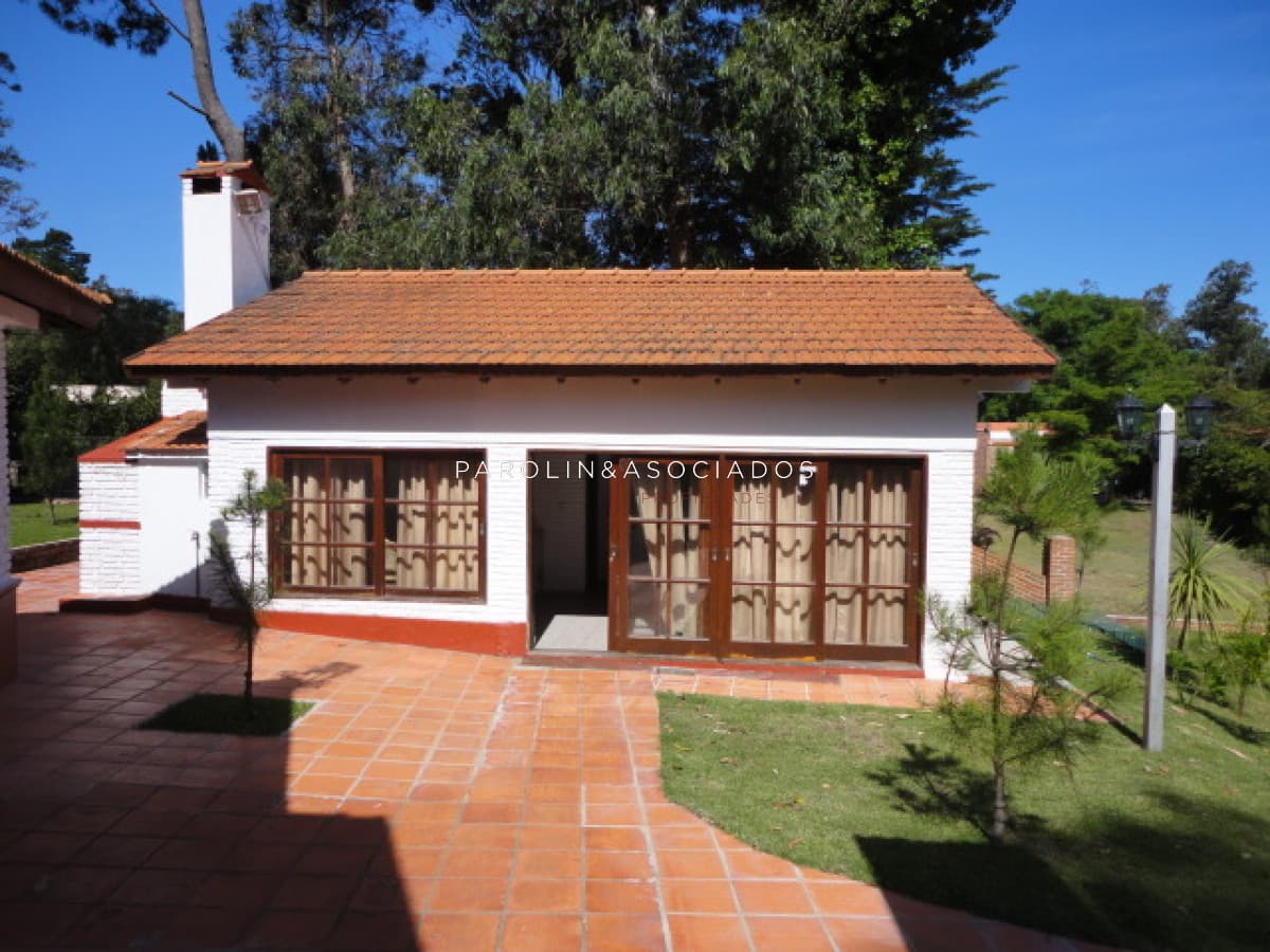 Casa en Venta Ubicada en Pinares, 4 dormitorios