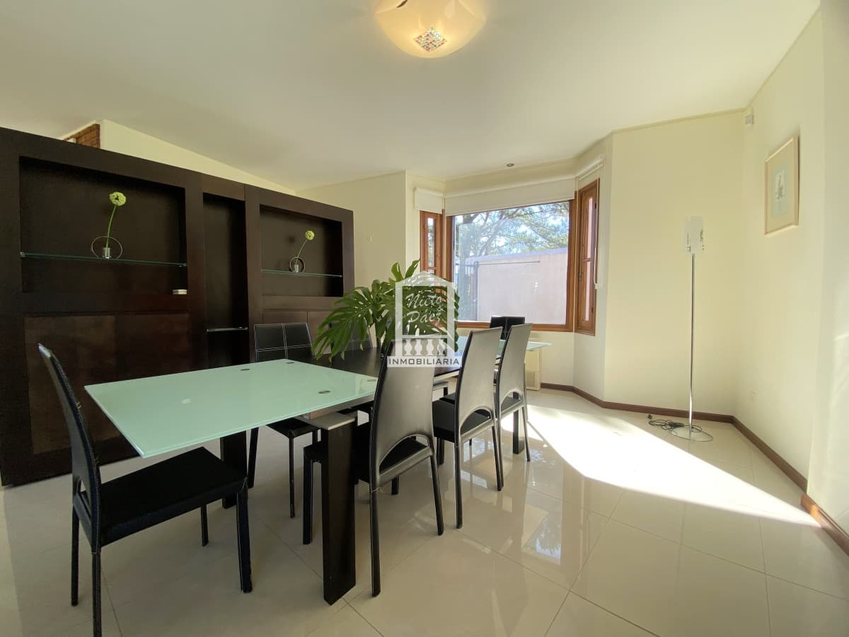 Punta del Este, gran residencia en mansa, 6 dormitorios y piscina climatizada.