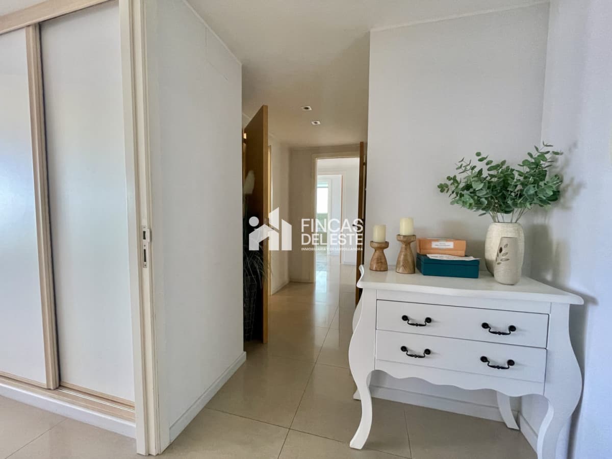 Apartamento 3 dormitorios en edificio de categoría en Península!