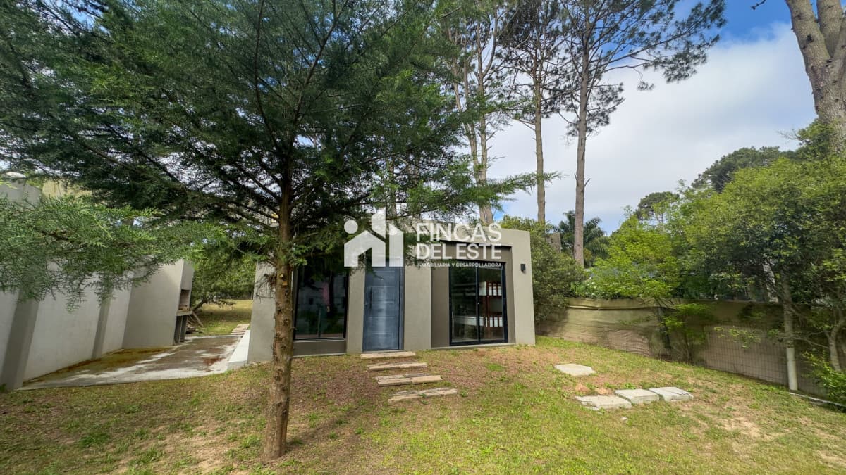 Casa rodeada de naturaleza en Club del Lago