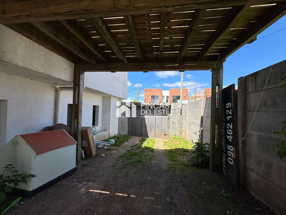 Oportunidad en San Carlos casa de 3 dormitorios
