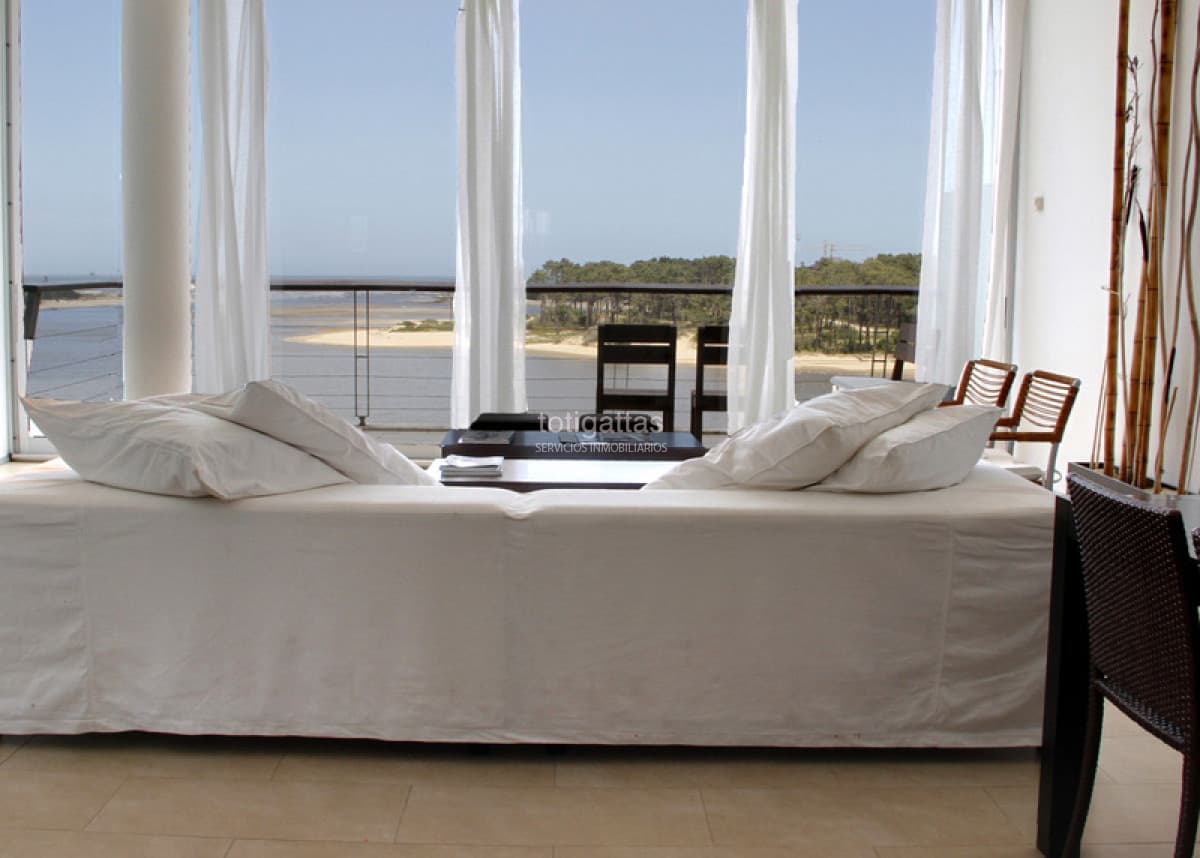 Delamar Apto. 203