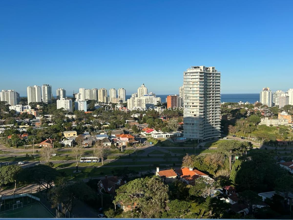 Apartamento en venta de 2 dormitorios en Miami Boulevard, Punta del Este.