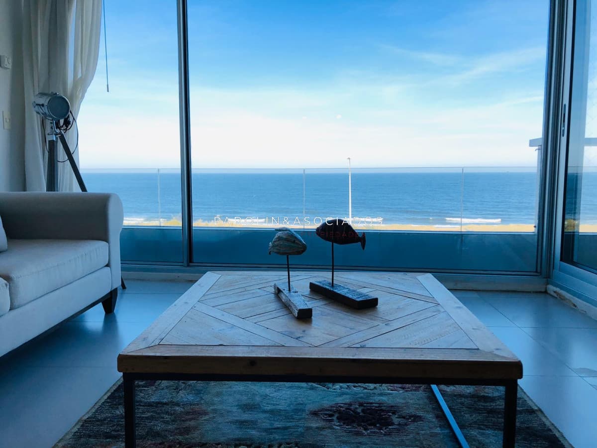 Apartamento en venta en primera línea, edificio Lumiere - Punta del Este.