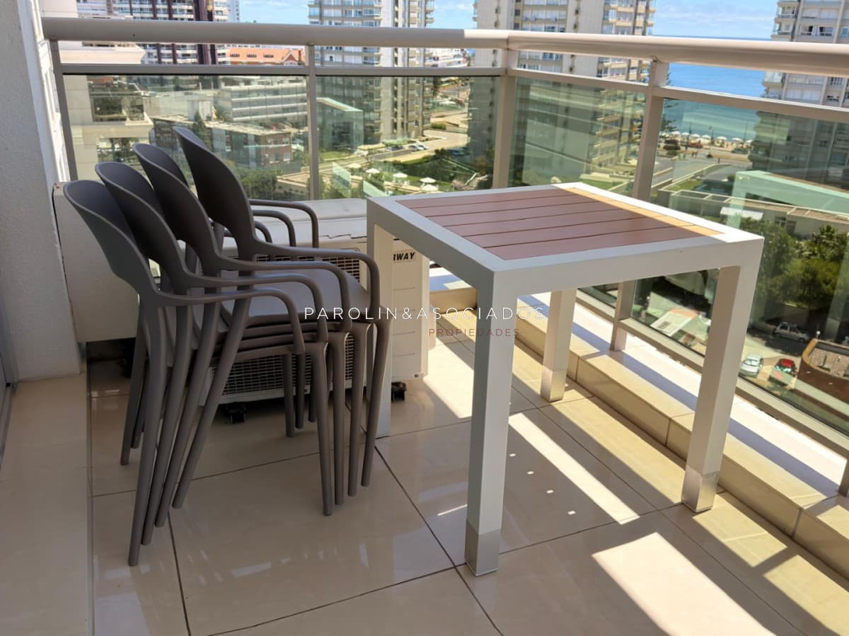 Apartamento en venta en edificio Imperiale de 2 dormitorios en suite, Punta del Este.