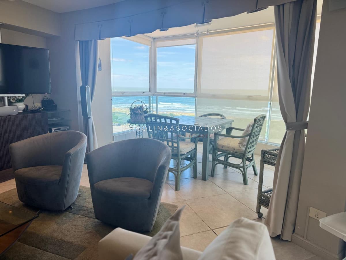 Apartamento de 3 dormitorios en venta en torre Nueva York, Punta del Este.
