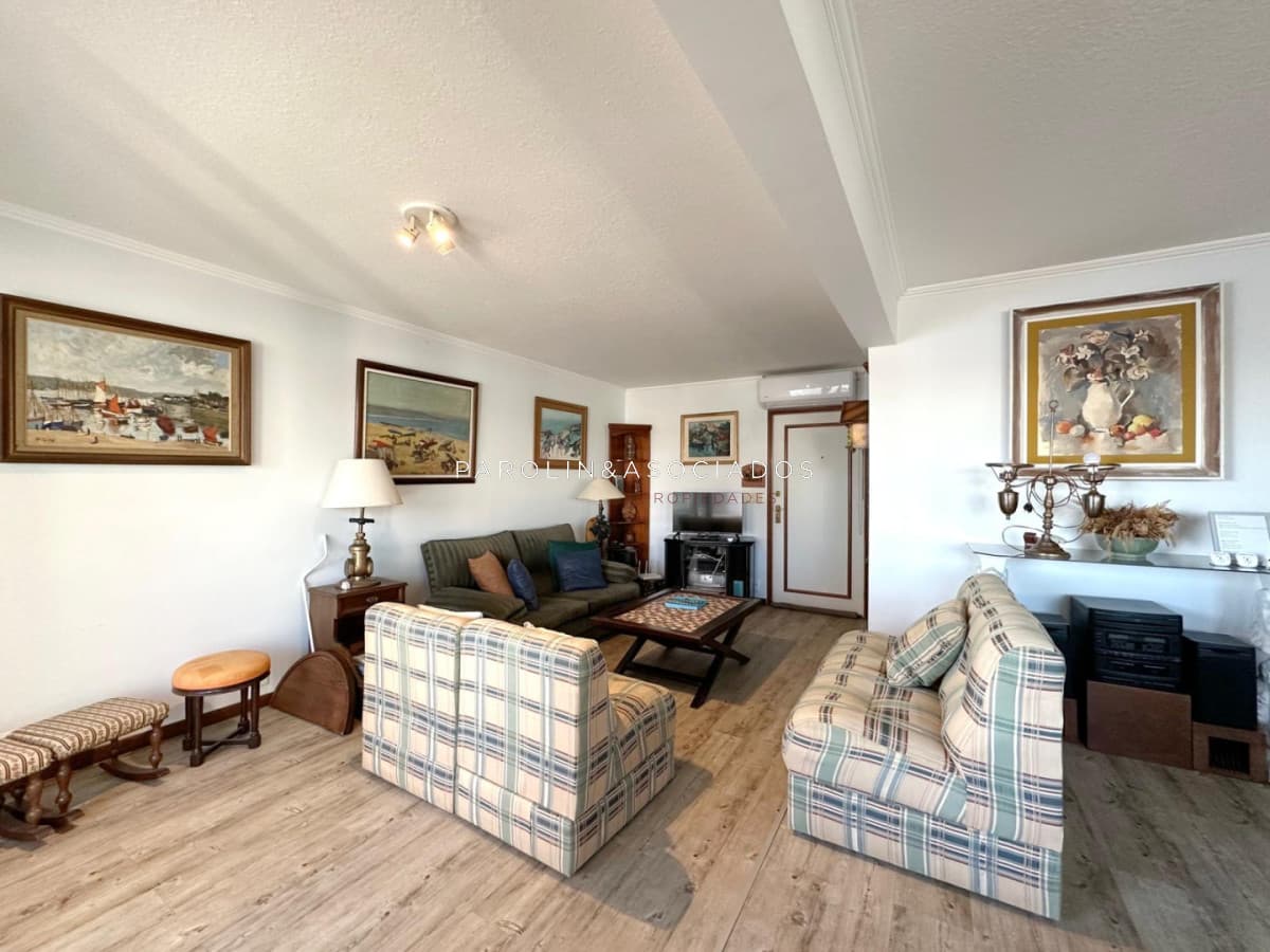 Apartamento en venta de 3 dormitorios en Punta del Este.