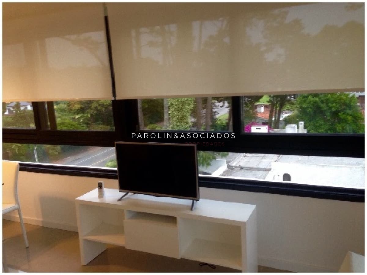 Apartamento en venta de 2 dormitorios en Punta del Este.