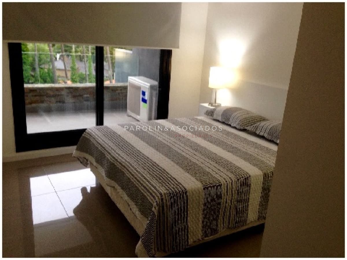 Apartamento en venta de 2 dormitorios en Punta del Este.