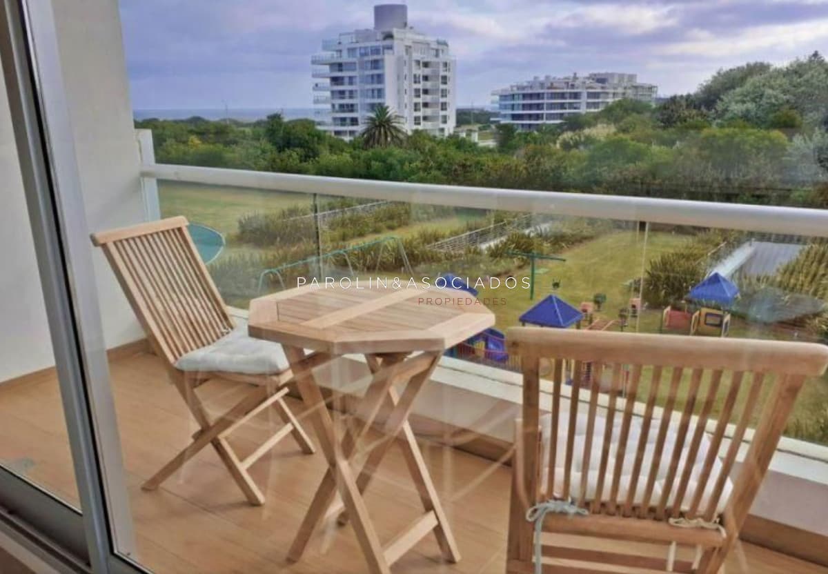 Departamento en Venta de 2 Dormitorios en edificio Silente. Playa Brava