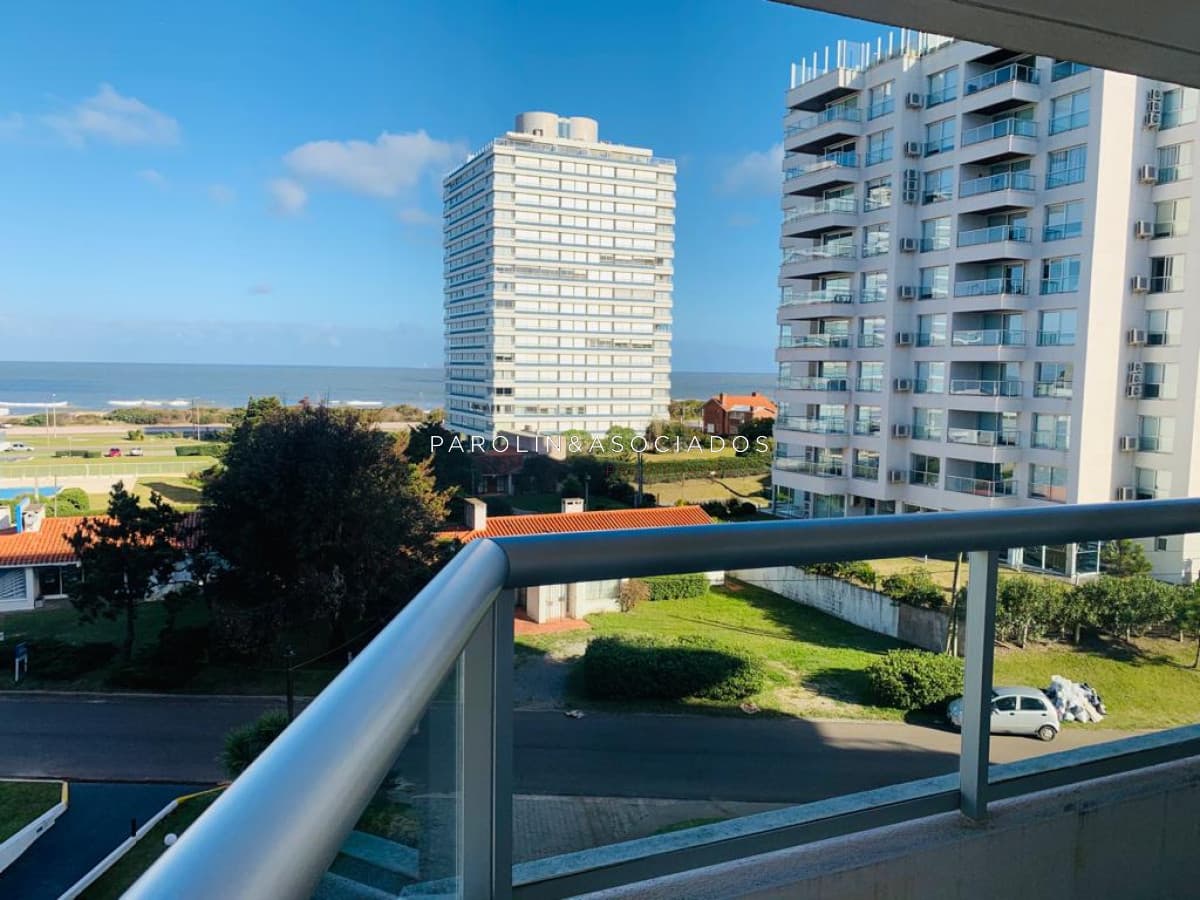 Apartamento en venta de 3 dormitorios en Brava Biarritz, Punta del Este.