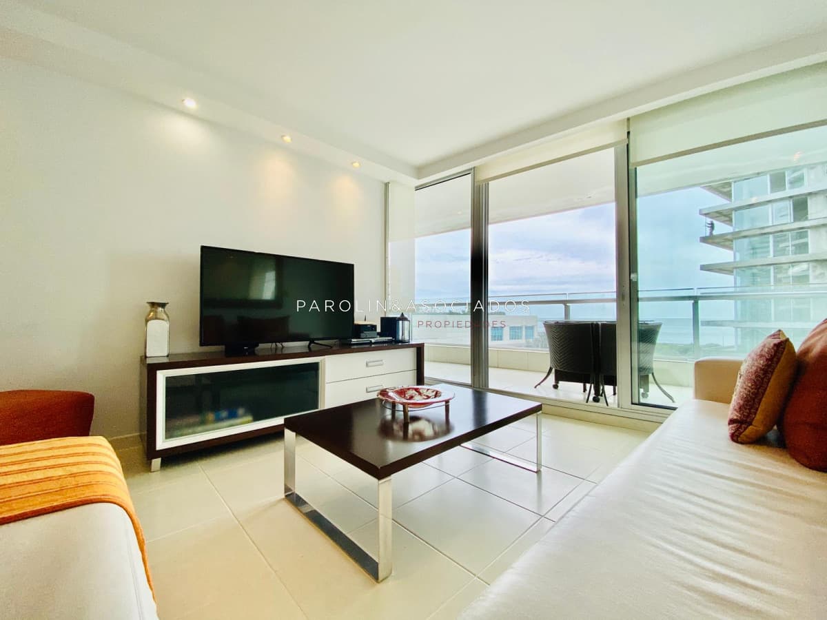 Apartamento en venta de 2 dormitorios en suite en Punta del Este.