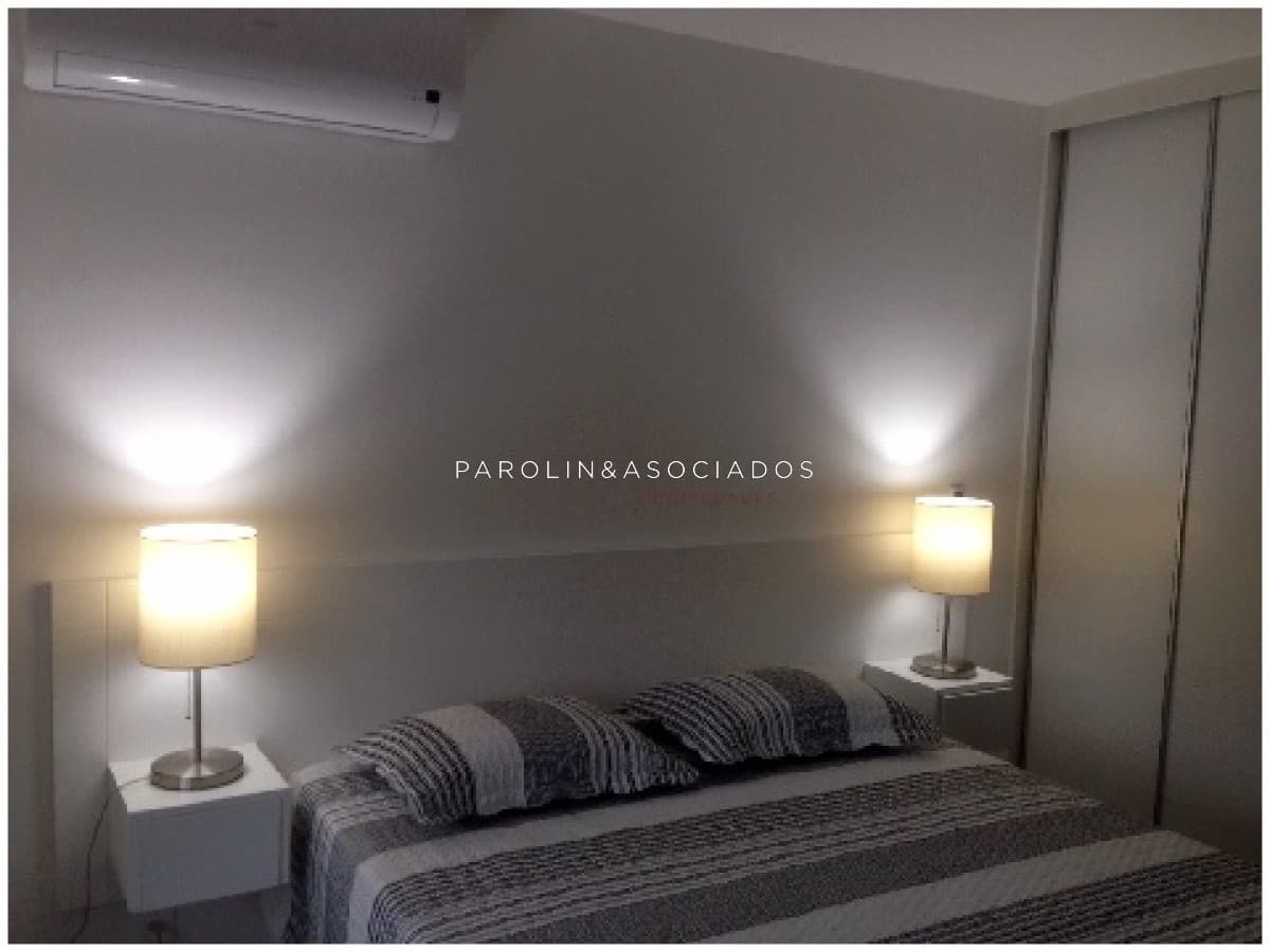 Apartamento en venta de 2 dormitorios en Punta del Este.