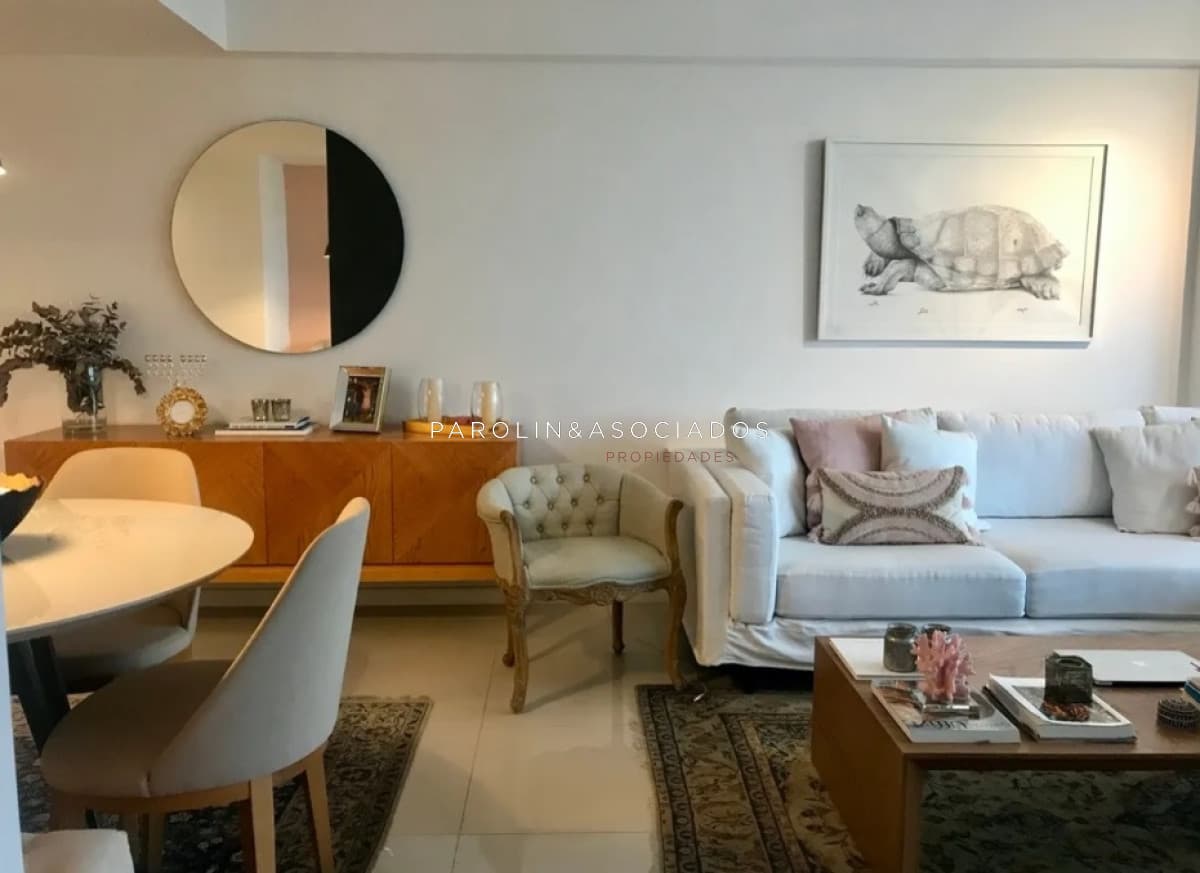 Apartamento en venta de 2 dormitorios en Torre Esmeralda, Punta del Este.