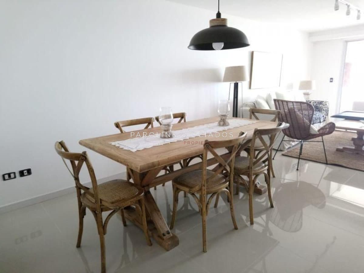 Apartamento en venta de 3 dormitorios en Look Tower, Punta del Este.