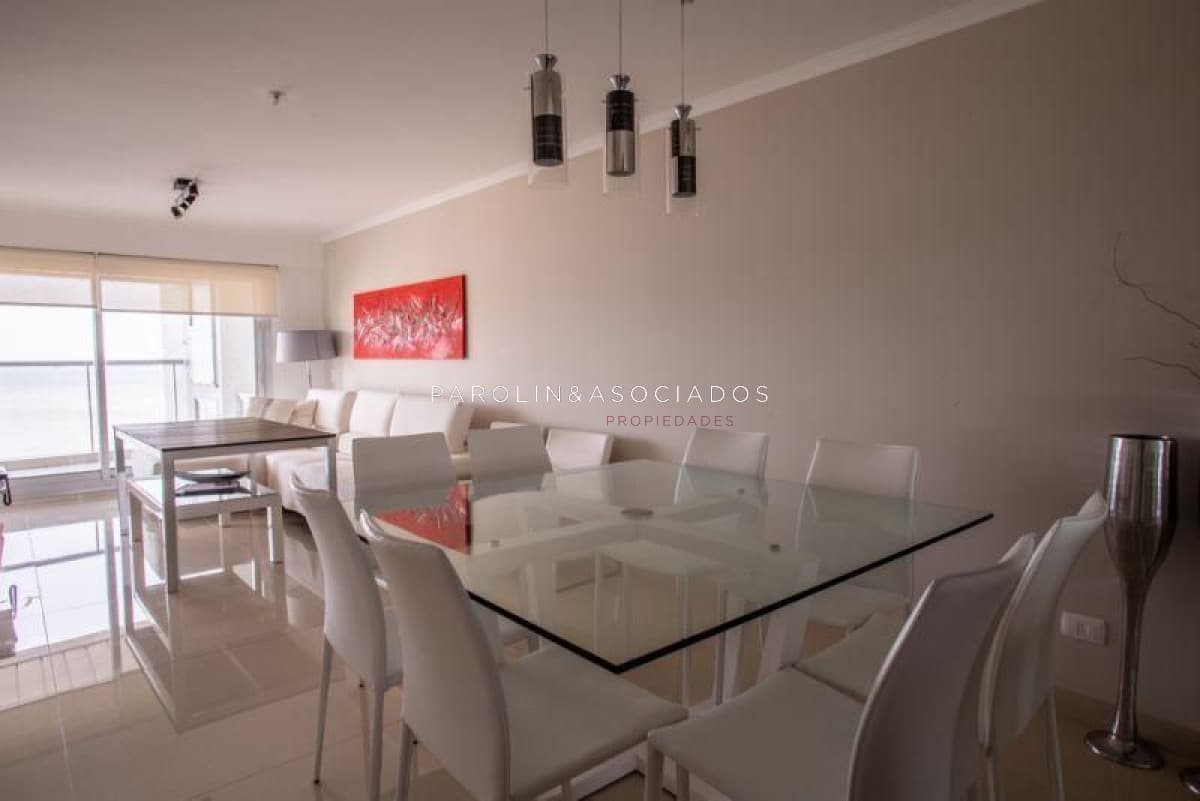 Apartamento en venta de 2 dormitorios en Miami Boulevard, Punta del Este.