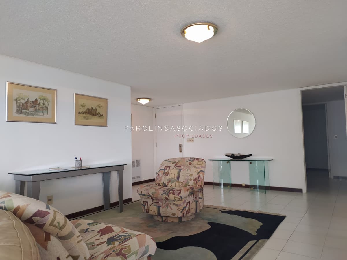 Apartamento en venta de 3 dormitorios en Tiburon, Punta del Este.