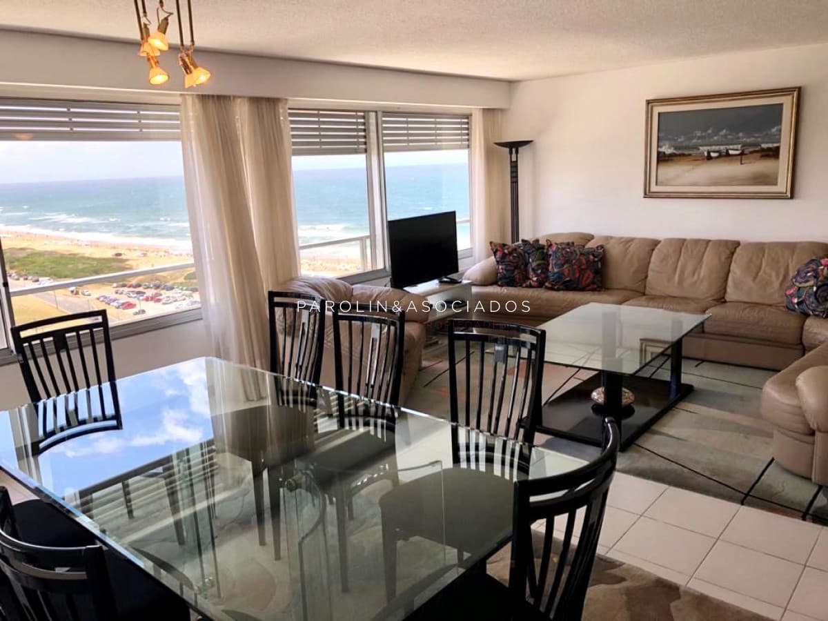 Apartamento en venta de 3 dormitorios en Tiburon, Punta del Este.